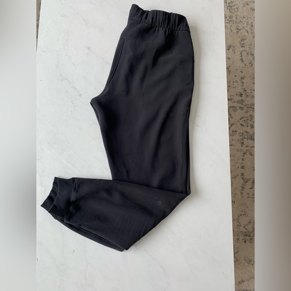 Lululemon Black On the Fly Joggers. Size 4 - Picture 5 of 8